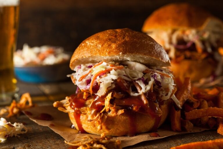 Pulled Chicken sandwich with coleslaw